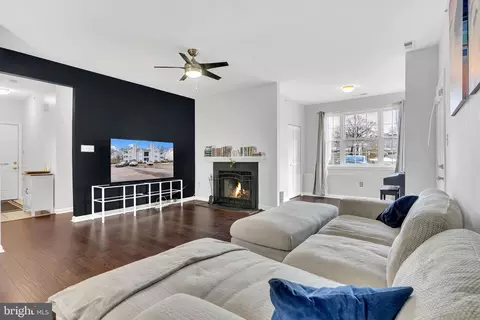 604 Moonglow Rd #104, Odenton, MD 21113