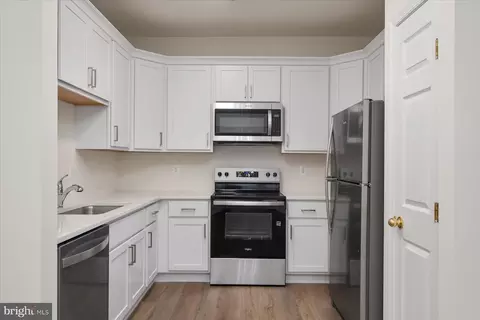 Kitchen - 1976 Camelia Ct, Odenton, MD 21113 photo 1 of 2
