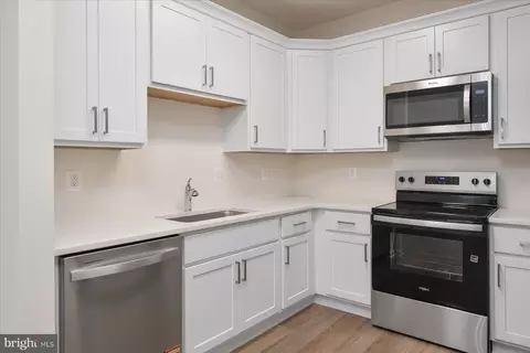 Kitchen - 1976 Camelia Ct, Odenton, MD 21113 photo 2 of 2