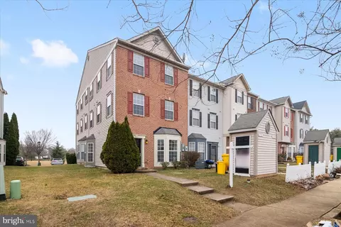 Exterior - 1976 Camelia Ct, Odenton, MD 21113 photo 3 of 3