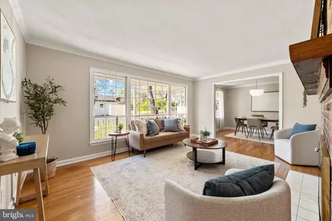 Living - 3319 Mulberry St, Edgewater, MD 21037 photo 1 of 6