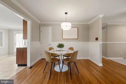 Dining - 3319 Mulberry St, Edgewater, MD 21037 photo 3 of 4