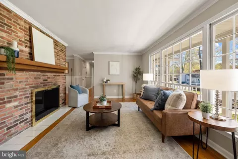 Living - 3319 Mulberry St, Edgewater, MD 21037 photo 3 of 6