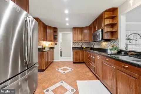 Kitchen - 3319 Mulberry St, Edgewater, MD 21037 photo 3 of 6