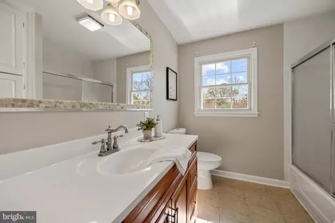 Bath - 3319 Mulberry St, Edgewater, MD 21037 photo 3 of 4