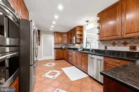 Kitchen - 3319 Mulberry St, Edgewater, MD 21037 photo 5 of 6