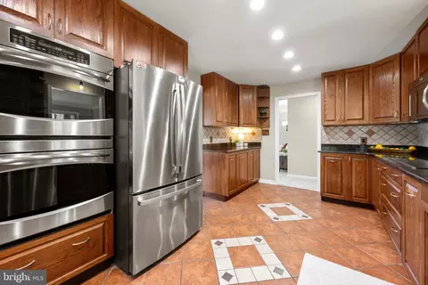 Kitchen - 3319 Mulberry St, Edgewater, MD 21037 photo 2 of 6