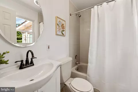 Bath - 3319 Mulberry St, Edgewater, MD 21037 photo 4 of 4