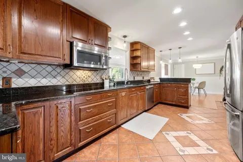 Kitchen - 3319 Mulberry St, Edgewater, MD 21037 photo 6 of 6