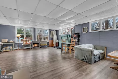 Living - 903 Pine Trl, Arnold, MD 21012 photo 2 of 2