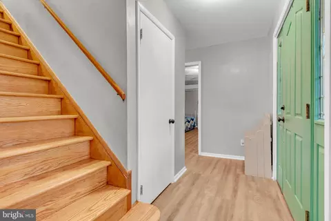 Entry Way - 903 Pine Trl, Arnold, MD 21012 photo 2 of 5