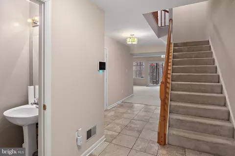 2720 Summers Ridge Dr, Odenton, MD 21113 photo 3