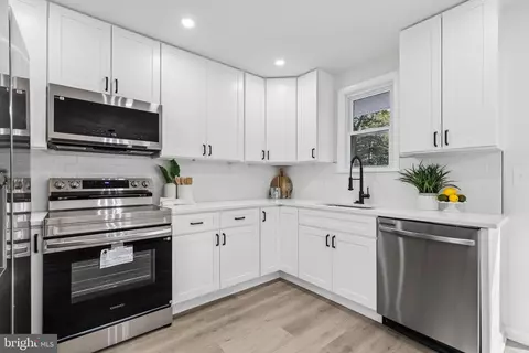 Kitchen - 1041 Skyview Dr, Annapolis, MD 21409 photo 2 of 4