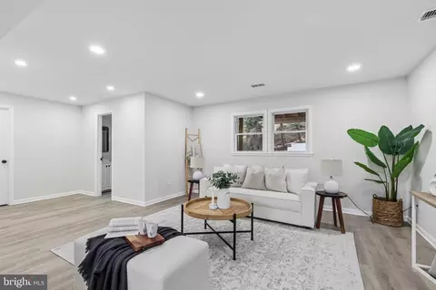 Living - 1041 Skyview Dr, Annapolis, MD 21409 photo 6 of 7