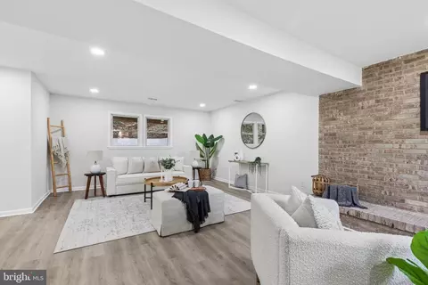 Living - 1041 Skyview Dr, Annapolis, MD 21409 photo 5 of 7