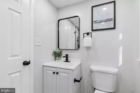 Bath - 1041 Skyview Dr, Annapolis, MD 21409 photo 4 of 6