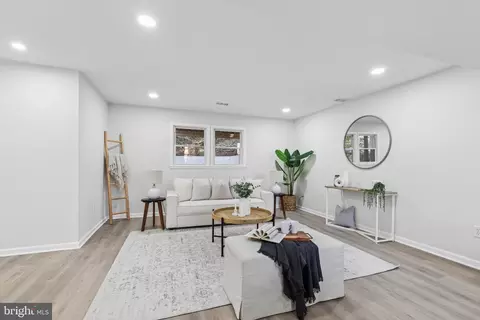 Living - 1041 Skyview Dr, Annapolis, MD 21409 photo 7 of 7