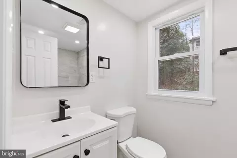 Bath - 1041 Skyview Dr, Annapolis, MD 21409 photo 3 of 6
