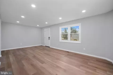 Living - 497 Bruce Ave, Odenton, MD 21113 photo 4 of 5