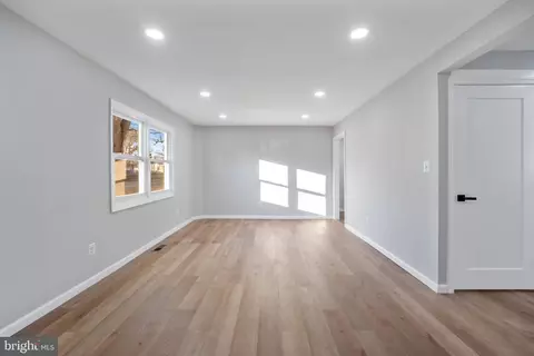 Living - 497 Bruce Ave, Odenton, MD 21113 photo 1 of 5