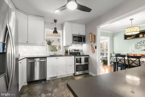 Kitchen - 604 231st St, Pasadena, MD 21122 photo 2 of 3