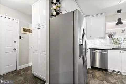 Entry Way - 604 231st St, Pasadena, MD 21122 photo 1 of 3