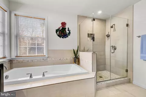 Bath - 715 Walnut Ave, North Beach, MD 20714 photo 3 of 4