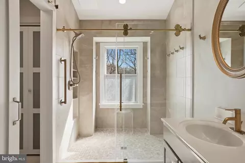 Bath - 2702 Gingerview Ln, Annapolis, MD 21401 photo 3 of 5