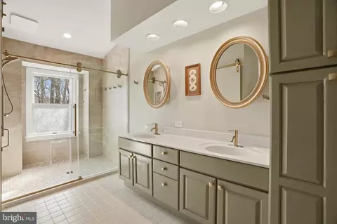 Bath - 2702 Gingerview Ln, Annapolis, MD 21401 photo 2 of 5