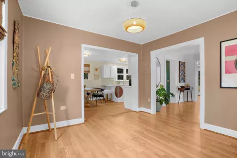 Entry Way - 1148 Riverview Dr, Annapolis, MD 21409 photo 2 of 5