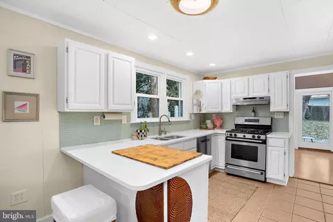 Kitchen - 1148 Riverview Dr, Annapolis, MD 21409 photo 1 of 4