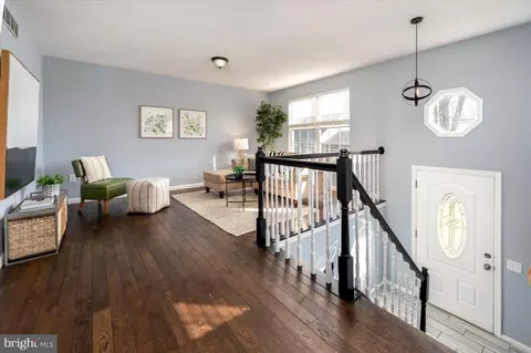 Entry Way - 7804 E Shore Rd # A, Pasadena, MD 21122 photo 2 of 4