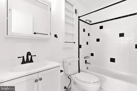 Bath - 2059 Happy Ln #E, Crofton, MD 21114 photo 1 of 2
