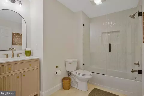 Bath - 4240 Sweet Leaf Ln, Edgewater, MD 21037 photo 4 of 4