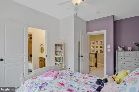 Bedroom - 4240 Sweet Leaf Ln, Edgewater, MD 21037 photo 5 of 9