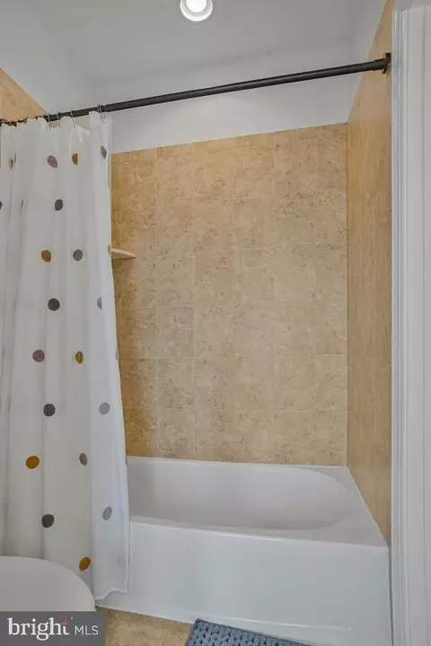 Bath - 4240 Sweet Leaf Ln, Edgewater, MD 21037 photo 2 of 4