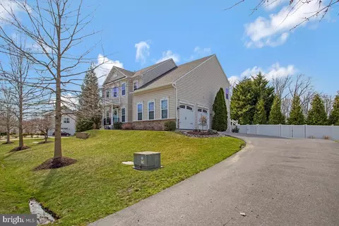 Exterior - 4240 Sweet Leaf Ln, Edgewater, MD 21037 photo 5 of 7