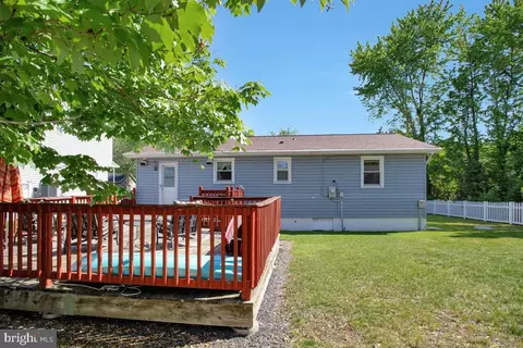 Exterior - 3714 3rd Ave, Edgewater, MD 21037 photo 5 of 8
