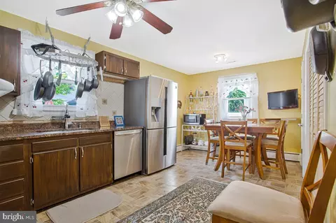 Kitchen - 3714 3rd Ave, Edgewater, MD 21037 photo 3 of 3