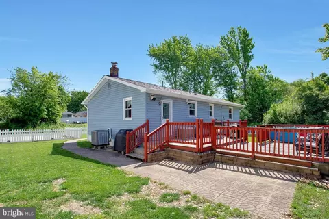 Exterior - 3714 3rd Ave, Edgewater, MD 21037 photo 6 of 8