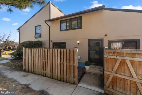 392 West Ct #2B, Glen Burnie, MD 21061