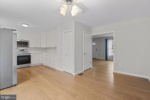 Entry Way - 7818 Metacomet Rd, Hanover, MD 21076 photo 4 of 9