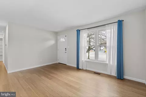 Living - 7818 Metacomet Rd, Hanover, MD 21076 photo 2 of 3