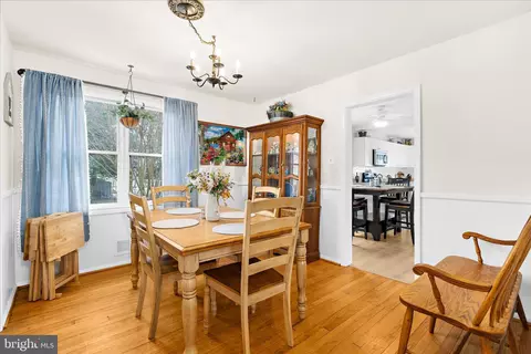 Dining - 7803 Linthicum Rd, Pasadena, MD 21122 photo 1 of 4