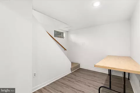 Entry Way - 7803 Linthicum Rd, Pasadena, MD 21122 photo 6 of 7