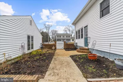 Exterior - 7803 Linthicum Rd, Pasadena, MD 21122 photo 9 of 17