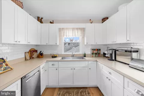 Kitchen - 7803 Linthicum Rd, Pasadena, MD 21122 photo 1 of 3
