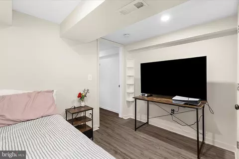 Bedroom - 7803 Linthicum Rd, Pasadena, MD 21122 photo 4 of 11