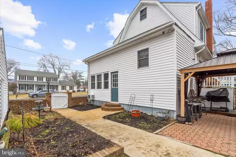 Exterior - 7803 Linthicum Rd, Pasadena, MD 21122 photo 8 of 17