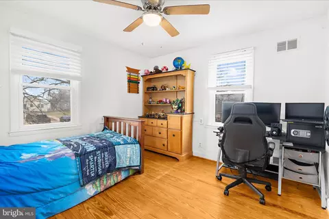 Bedroom - 7803 Linthicum Rd, Pasadena, MD 21122 photo 8 of 11